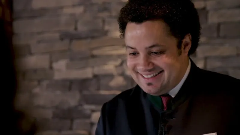 Filmstill aus „Liebherr Hotels“, Interalpen: Werden Sie unser 6. Stern